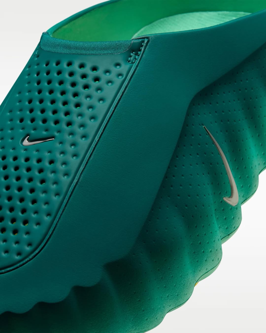 Nike Mind 001 Men’s Pregame Mules