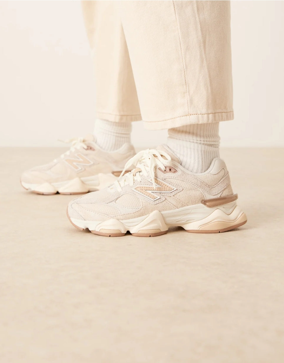 New Balance 9060 Beige Woman